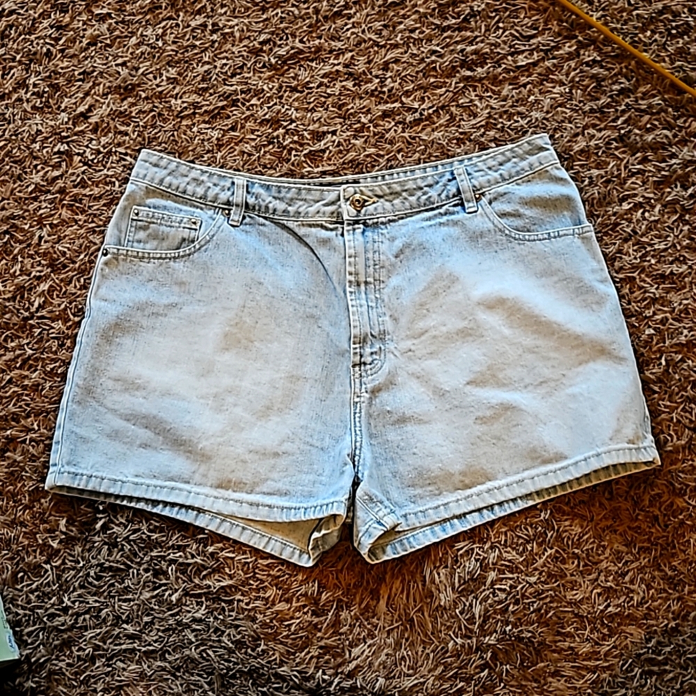 Route 66 Denim Mom Jean Shorts Size 18 High Rise Light Wash